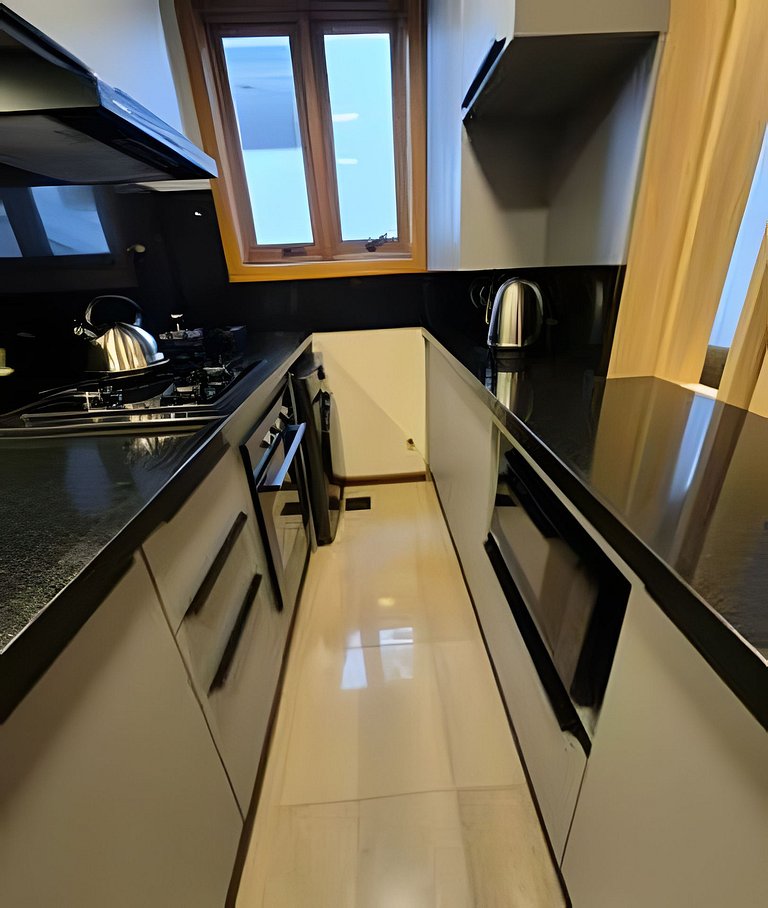 Decoração impecável - 350m da Rua Coberta!