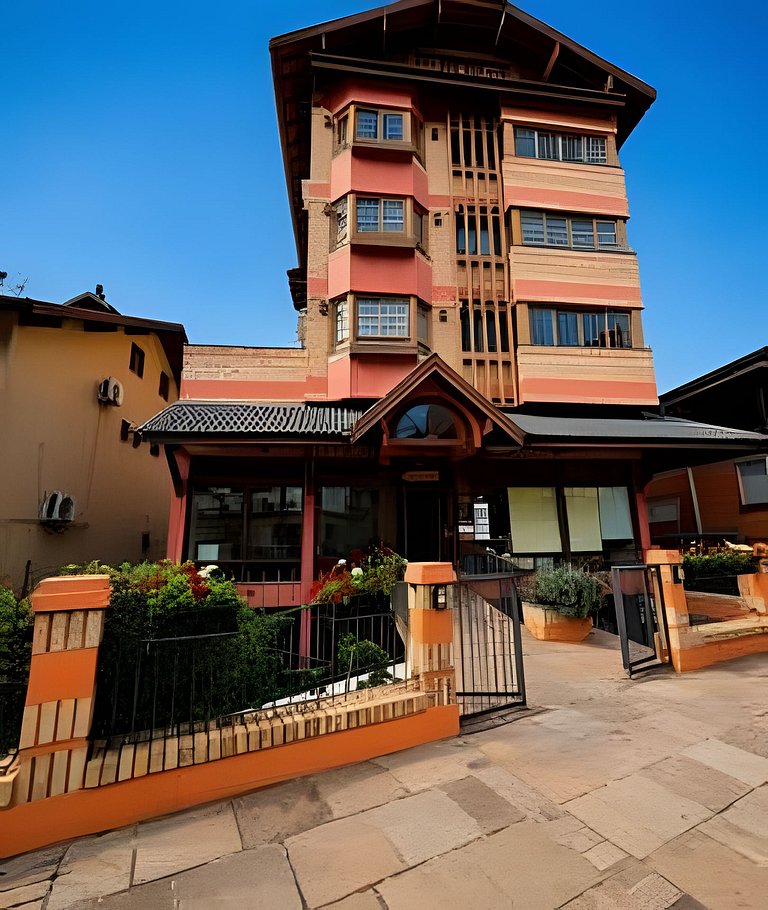 Siga Gramado- Cobertura Linda! 2 vagas no Centro!