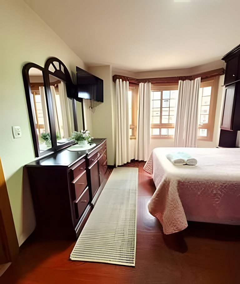 Siga Gramado- Cobertura Linda! 2 vagas no Centro!