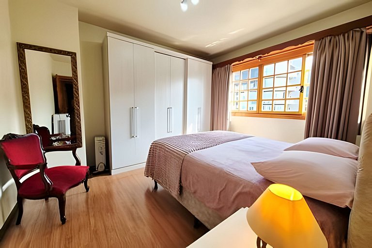 Siga Gramado- Cobertura Linda! 2 vagas no Centro!